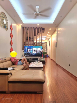 5,2 tỷ sở hữu ngay nhà đẹp Vũ Trọng Phụng, 5 tầng, gần ô tô, an ninh tốt, dân trí văn minh