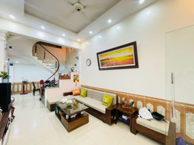 Nhà sân cổng riêng tại phố An Đà, Đông Khê. Ngõ to nông, thông thương thuận tiện đi lại