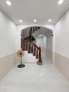 48m2, 4 tầng đẹp. Ôtô vào nhà. Ngõ trước nhà to rộng. 4 ngủ đủ full công năng sử dụng