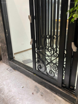 Nhà 5 tầng tại Nguyễn Trung Ngạn, đầy đủ giấy tờ giá chỉ 5,450 giảm sâu so với KV , giao dịch nhanh