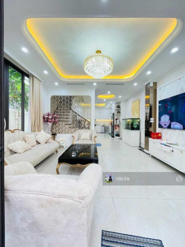 Bán nhà Quan Nhân, sổ vuông vắn thông số vàng 53m2, 3 bước ra mặt phố, ban công view triệu đô