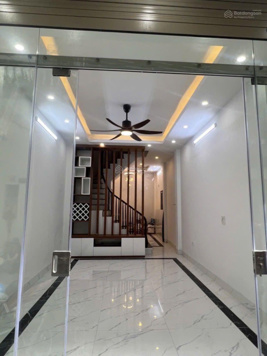 Nhỉnh 9 tỷ nhà phố Khương Đình - ô tô - kinh doanh - ngõ nông - 41m2 - tầng