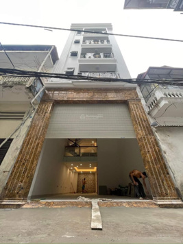 Chỉ 16 tỷ - ngay KĐT Đền Lừ - nhà mới 7 tầng - gara 2 ô ngủ trong nhà - LH Vũ Điệp 0988 522 566 zalo