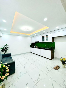 Bùi Xương Trạch - Thanh Xuân. Chỉ nhỉnh 5 tỷ. Có ngay nhà. 35m2.5 tầng. Đầy đủ tiện ích