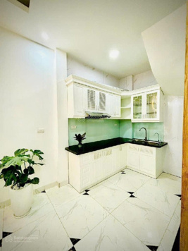 Nhà phố Đại La, 5 tầng, 3PN, chưa đến 4 tỷ (chính chủ)