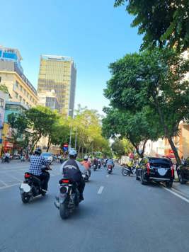 🆘 Bán nhà Mặt Phố Láng Hạ - Quận Đống Đa💥 - Diện tích: 22/25m2 . Nhà 6 tầng . Lô Góc