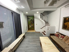 Nhà đẹp Đê La Thành 25m2 x mặt tiền đẹp - Lô góc - 2 thoáng - Rất gần oto.