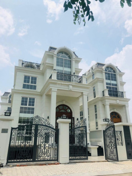 Cho thuê biệt thự mặt tiền Nguyễn Văn Hưởng 12x27m hầm 4 tầng nhà mới thang máy 110tr