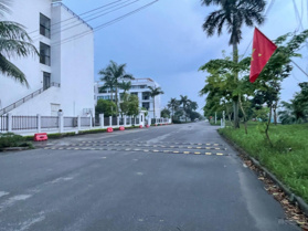 Bán đất BT đơn lập DT 300m2 hướng tây tứ trạch KBT Mê Linh, giá 2X tr/m2. Lh 0975 015 533