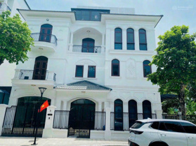 Đơn lập góc Venice 220m2, view công viên, đang thu 60tr/ tháng, giá chỉ 23,3 tỷ