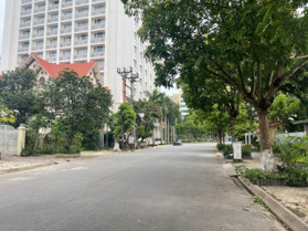 Bán nhà 200m2 4 tầng hướng đông đường 21m giá 13,5 tỷ. LH 0975 015 533