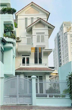 Siêu hot! Cho thuê biệt thự đường Võ Văn Tần, 10 x 20m, 4 tầng mới đẹp chỉ 120tr/th