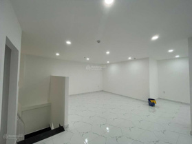 Cho thuê villa giá 17tr/th, DT 145m2 view hồ bơi 1 trệt 1 lầu, có ban công, chung cư Westgate