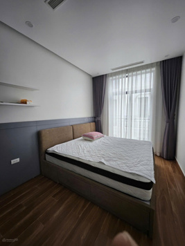 Liền kề 98m2, xẻ khe, view công viên, nội thất xịn, thang máy, chỉ 14.2 tỷ