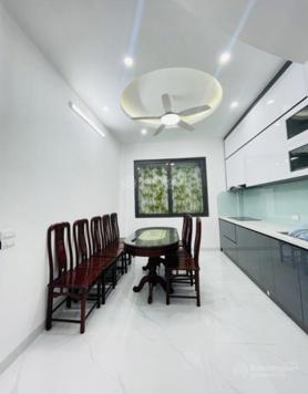 Bán nhà - vài bước ra phố - 42m x 4 tầng x 8.4 tỷ