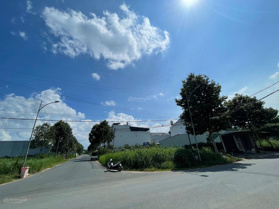 Bán góc vip đối diện chung cư Hồng Loan 5C, giá rẻ, chỉ còn 1 góc này êm và xịn