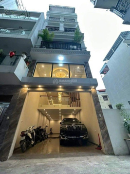 Đối diện Royal! Bán nhà phố Vũ Tông Phan, 46m2*6T, 5m MT, ôtô đỗ cửa, thang máy, mới full, cực nông