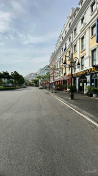 Bán căn shophouse mặt chính đường Bãi Cháy, thuộc dự án của Sun Group. Đang cho thuê 40tr/ tháng