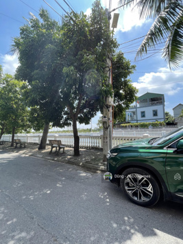 Bán 60m2 đất Giao Tất A, Kim Sơn, Gia Lâm. Ngõ trước đất rộng 3.7m. Gần hồ điều hoà. Giá cực tốt