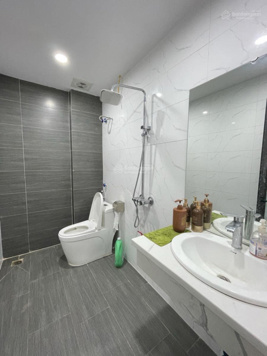 Bán nhà ngõ 102 Hoàng Đạo Thành Thanh Xuân Hà Nội. Diện tích 40m2, 6 tầng, MT 4.1m. Giá 12.5tỷ