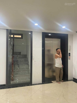 Bán tòa nhà văn phòng mặt đường Quan Nhân 9 tầng thang máy mới tinh 32 tỷ sổ đỏ