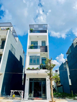 Nhà đẹp - giá tốt - vị trí trắc địa - gần QL13 - siêu thị Aeon, sẵn sổ, bán gấp