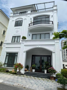 Bán 21 tỷ căn biệt thự Bevelly Hill 252m2 xây dựng 4 tầng (giá Ngoại Giao giảm 30%)