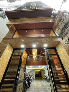 Bán căn hộ dịch vụ Phú Đô. Diện tích 72m. Nhà xây 24 phòng. Có hầm để xe. Doanh thu 1.2ty/năm