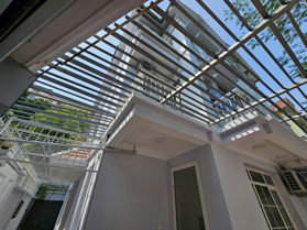 Cho thuê biệt thự ở Đại lộ thăng long, LÔ GÓC 137m2 x 3 tầng làm VP, showroom