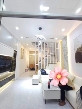 Nhà đẹp Hào Nam 36m2 x 4 tầng, mặt tiền đẹp - Ngõ sạch sẽ thông thoáng.