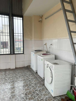 Chính chủ cho thuê CHDV ngõ 210 Đội Cấn 50m2 có ban công full nội thất có tầng hầm để xe 7 tr/th