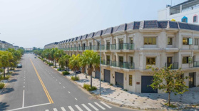 Chính chủ cần bán căn góc ngã 4 nhà 3,5tầng đường 20,5m vs đường 15,5m - Đối diện TTTM giá đầu tư