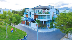 Lô Đông Nam đối diện công viên trục đường thông gói 5 Mỹ Gia bán nhanh 32tr/m2
