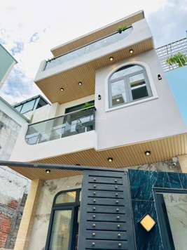 Nhà nở hậu hẻm 4m 223 Nguyễn Văn Công, P3, GV. 1T - 2L. 4x12m (48m2). Sổ riêng, bao sang tên