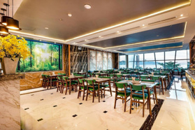 Cần bán khách sạn 4* mặt phố giá 220 tỷ VND tại Đường Trần Phú, Nha Trang. Dthu khủng 50tỷ/năm