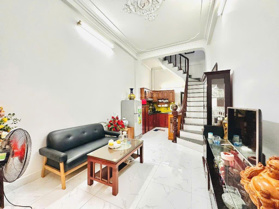 Bán nhà Cầu Giấy - ô tô gần - ngõ ba gác - nhỉnh 6 tỷ - dân xây mới đẹp