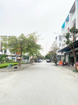 Bán nhà 50,4m2 đối diện công viên giá chỉ hơn 3 tỷ liên hệ e Nguyên 0357 864 399