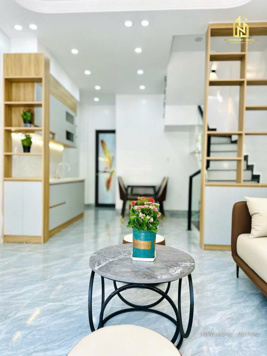 Bán căn nhà mới tinh dân xây độc lập. Giá siêu sốc, ngõ 732 Nguyễn văn Linh thông 81 Phạm Hữu Điều