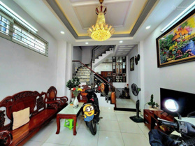 Bán nhà 3 lầu Lê Quang Định, P7 tặng nội thất