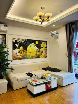 Cần bán căn 2PN 2VS tầng cao, hướng ĐN view biển, nội thất đẹp, giá tốt