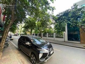 Bán nhà phố Hoàng Cầu - Trần Quang Diệu - view biệt thự - ngõ ô tô - 6 tầng thang máy - nhà cực đẹp