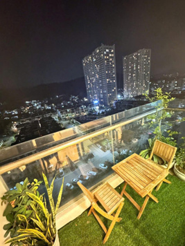 Cần bán căn 2PN - 2VS cc Bim 17 tầng tại trung tâm Bãi Cháy 76m2 giá nội thất xịn, giá 1tỷ780