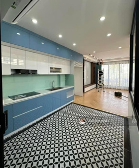 Bán nhà 7 tầng thang máy phân lô Ngô Gia Tự, Long Biên vỉa hè rộng 10m, 51m2 ô tô vào nhà