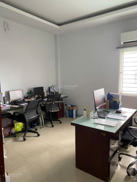 Bán nhà 3 tầng, mặt tiền Phạm Văn Đồng, kinh doanh mọi ngành nghề, giá rẻ