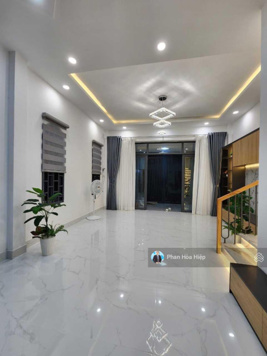 Nhà mới ở ngay Bà Hom, 66m2 ngang 5m, 2 tầng BTCT 3PN tặng nội thất cao cấp