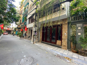 Bán nhà Quần Ngựa phân, Liễu Giai vỉa hè ô tô tránh, 70m2 6tầng MT 4m 23.6 tỷ