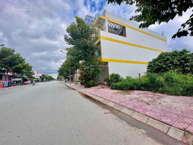 Cần vốn bán gấp lô đất 100m2 ngay MTĐ Tạ Uyên gần Trường TH Đỗ Thừa Luông, P. 1. SHR