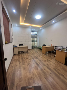 Bán nhà đường Xuân Thủy KDC Hồng Phát