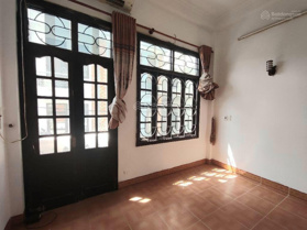 Cần bán gấp nhà Dương Văn Bé 40m2 4tầng có nhà ô tô kinh doanh dân tự xây ô tô vào nhà