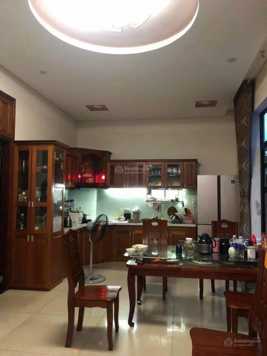Bán đất mặt tiền đường 10m5 có nhà 3 tầng Dương Vân Nga - DT 100m2, hướng Đông Nam!